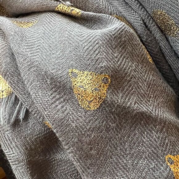 Graphic gold print scarf - Picture 3 of 4